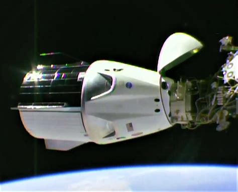 spacex hook up to space station